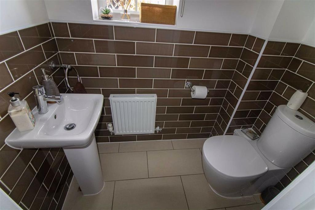 Cloakroom/wc