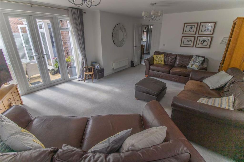 Lounge( triple aspect)