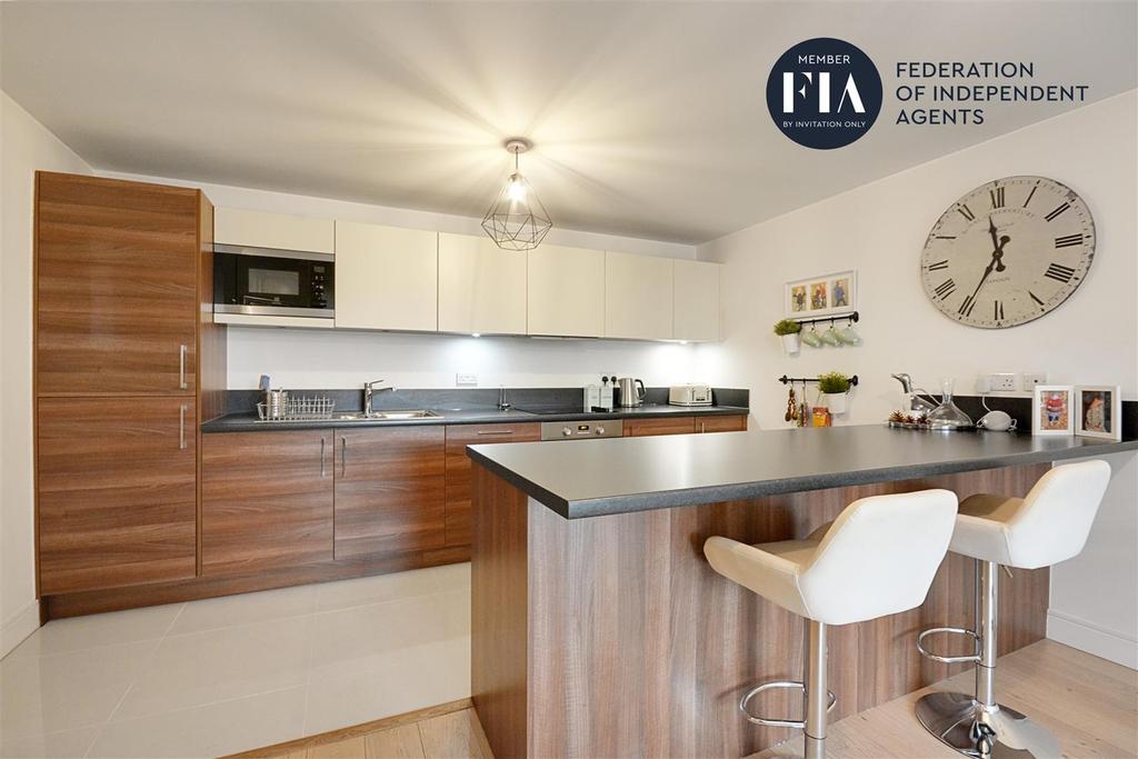 Belvedere House, Kew Bridge Road... 2 bed apartment £2,000 pcm (£462 pw)