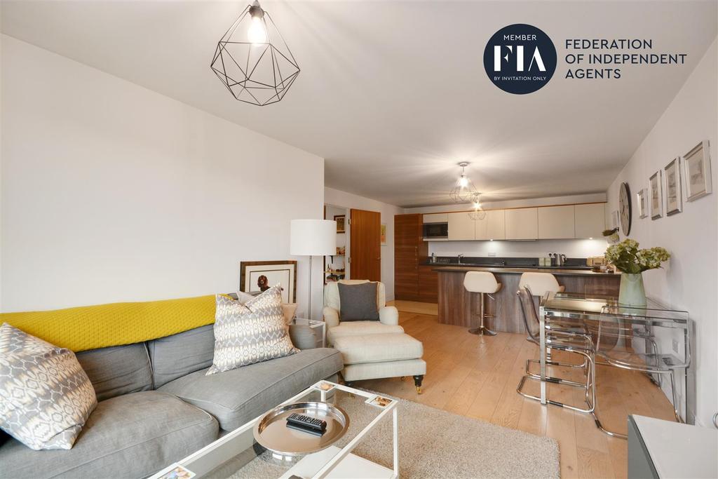 Belvedere House, Kew Bridge Road... 2 bed apartment £2,000 pcm (£462 pw)