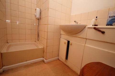 Flat 3, 11 Violet Close, Hackbridge, Wallington, SM6 7HH
