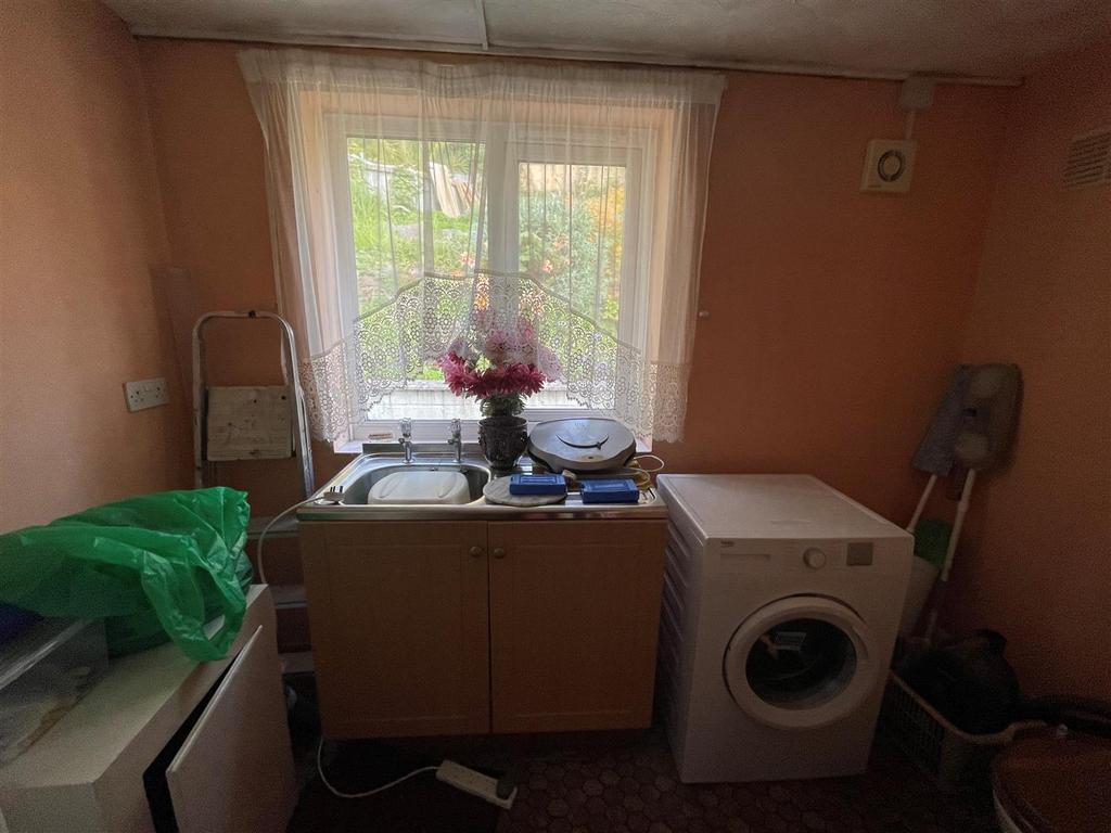 Utility Room with W.C: