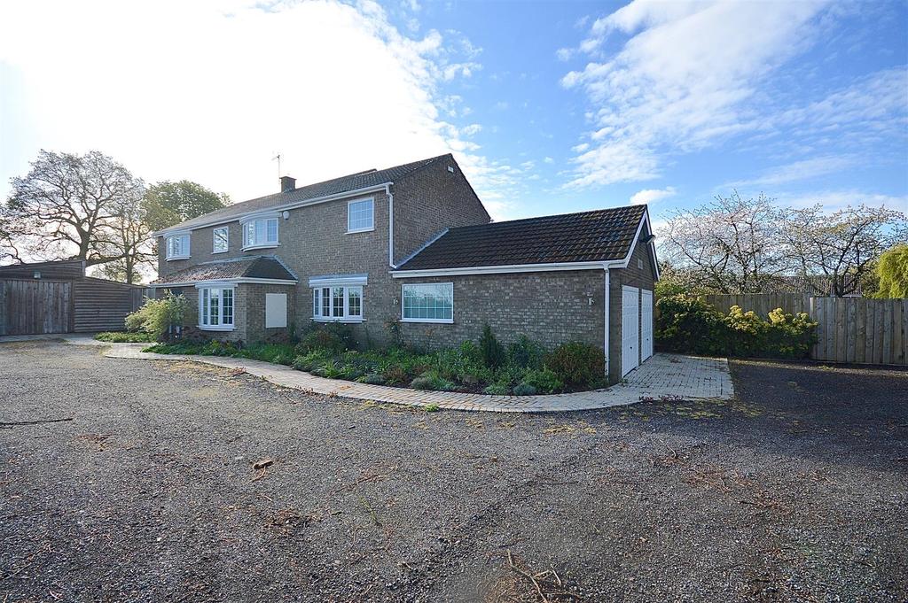 Kettlethorpe Lane, Kettlethorpe, Lincoln 4 bed equestrian property £