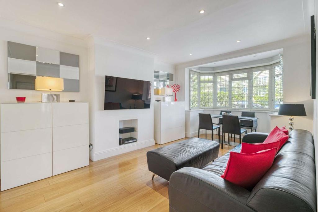 Holders Hill Road, Mill Hill, London, NW7 2 bed flat £425,000