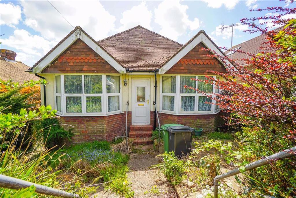 Fairlight Avenue, Hastings, East Sussex 2 bed detached bungalow £350,000