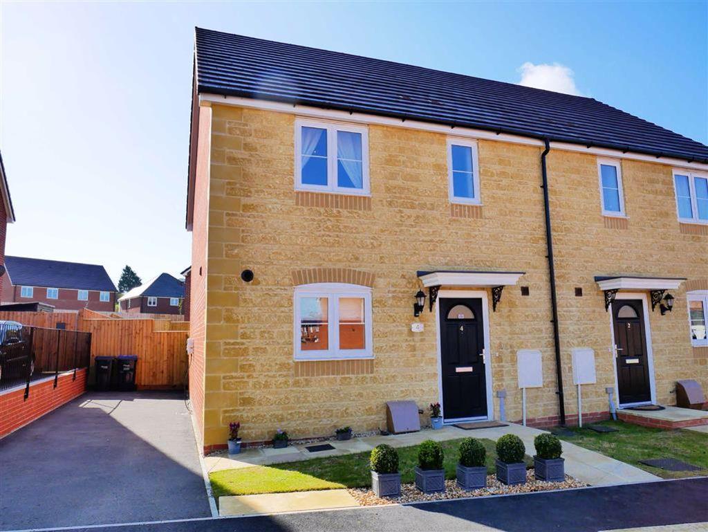 Larkspur Drive, Calne 3 bed semidetached house £275,000
