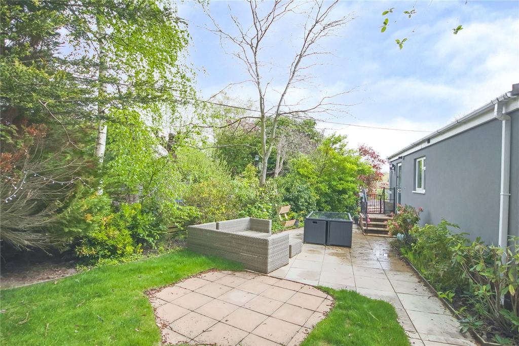 The Plateau, Warfield Park, Bracknell, RG42 2 bed property £225,000