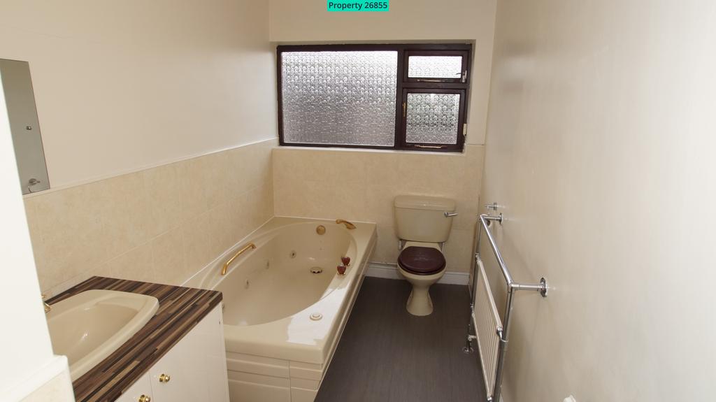 Spacious Bathroom