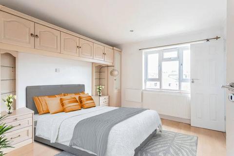 5 Albert Close, London, N22 7AL