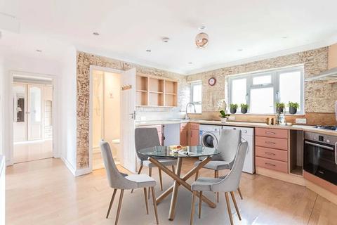 5 Albert Close, London, N22 7AL