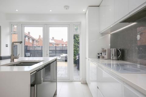 2 Corner View, Welham Green, Hatfield, AL9 7DH