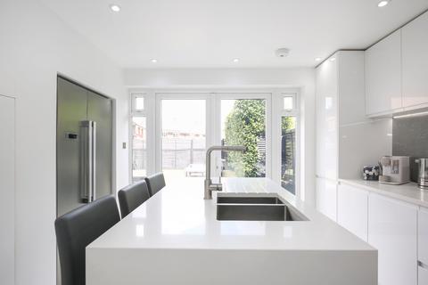 2 Corner View, Welham Green, Hatfield, AL9 7DH