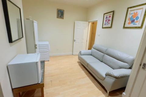 1 bedroom in a house share to rent, Room 5, Knowle Road, Burley, Leeds, LS4 2PJ