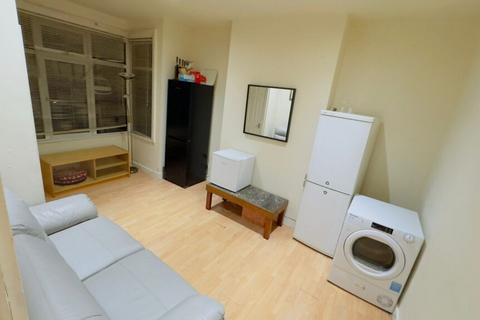 1 bedroom in a house share to rent, Room 5, Knowle Road, Burley, Leeds, LS4 2PJ