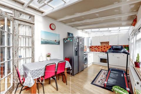 24 Broadfields, Harrow, HA2 6NH