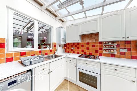 24 Broadfields, Harrow, HA2 6NH