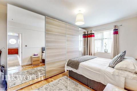 24 Broadfields, Harrow, HA2 6NH