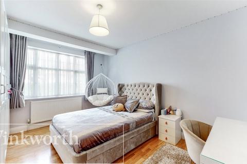 24 Broadfields, Harrow, HA2 6NH