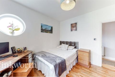 24 Broadfields, Harrow, HA2 6NH