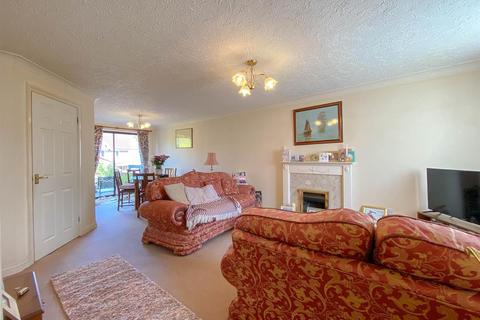 86 Lantern Close, Berkeley, GL13 9DE