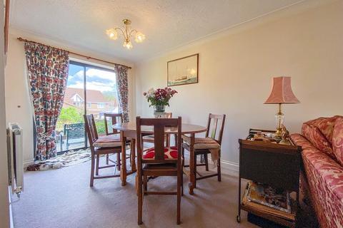 86 Lantern Close, Berkeley, GL13 9DE