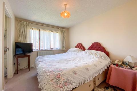 86 Lantern Close, Berkeley, GL13 9DE