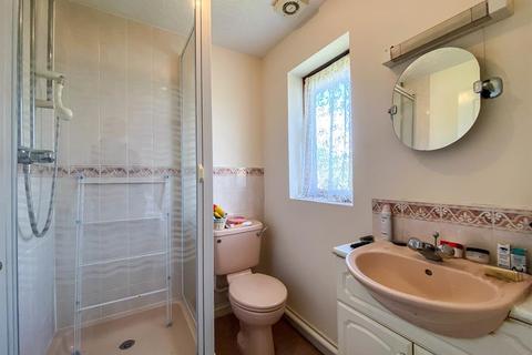 86 Lantern Close, Berkeley, GL13 9DE
