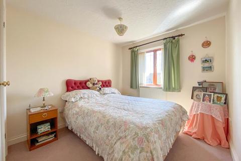 86 Lantern Close, Berkeley, GL13 9DE