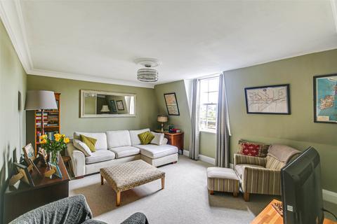 2 bedroom apartment to rent, High Street, Limpsfield, Oxted, RH8