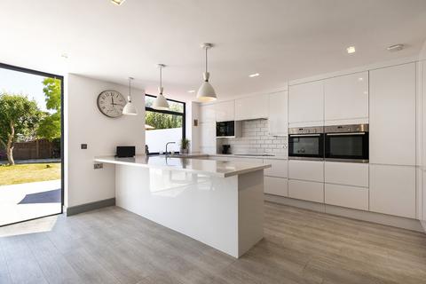 7 Malvern Avenue, Bexleyheath, DA7 5LE