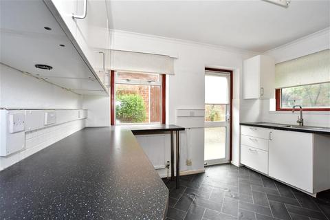 2 Poplar Walk, Meopham, Gravesend, DA13 0EB