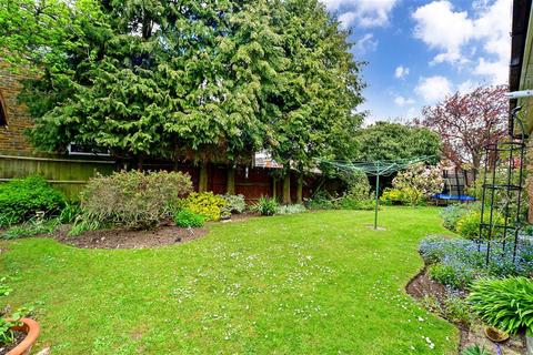 2 Poplar Walk, Meopham, Gravesend, DA13 0EB