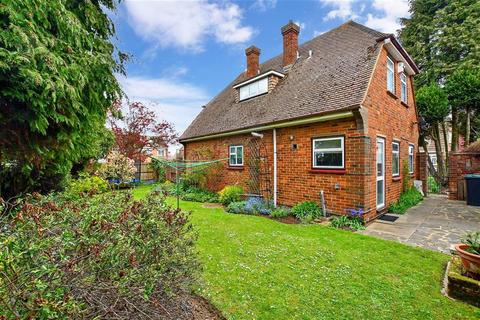 2 Poplar Walk, Meopham, Gravesend, DA13 0EB