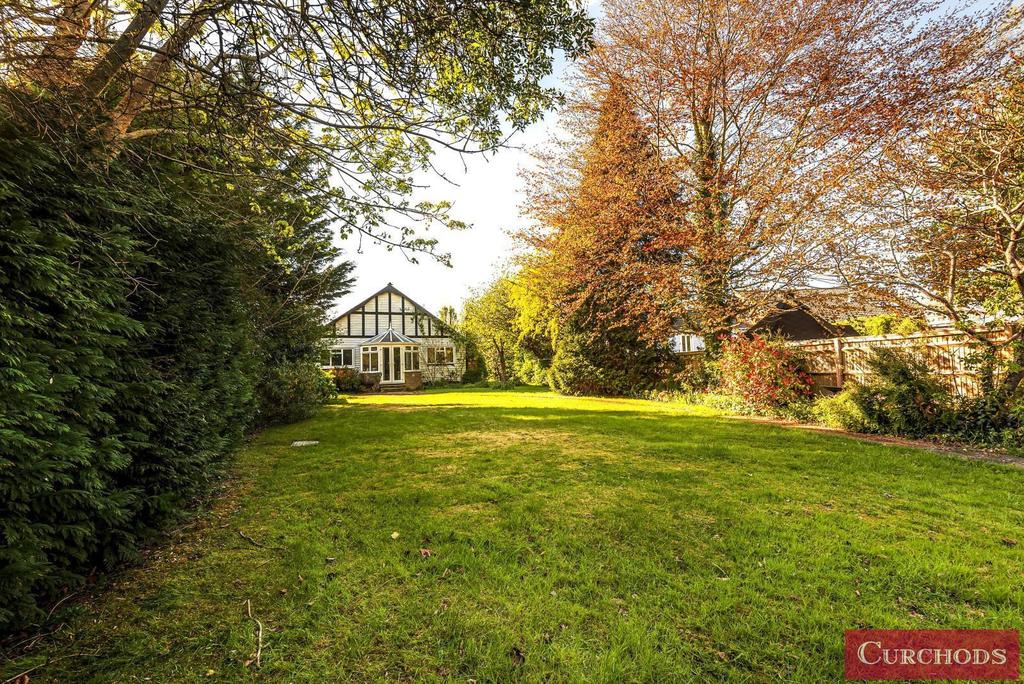 Hamhaugh Island, Shepperton, TW17 3 bed bungalow £550,000