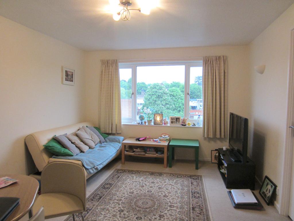 Bellfield, Forestdale, Croydon CR0 1 bed flat £875 pcm (£202 pw)