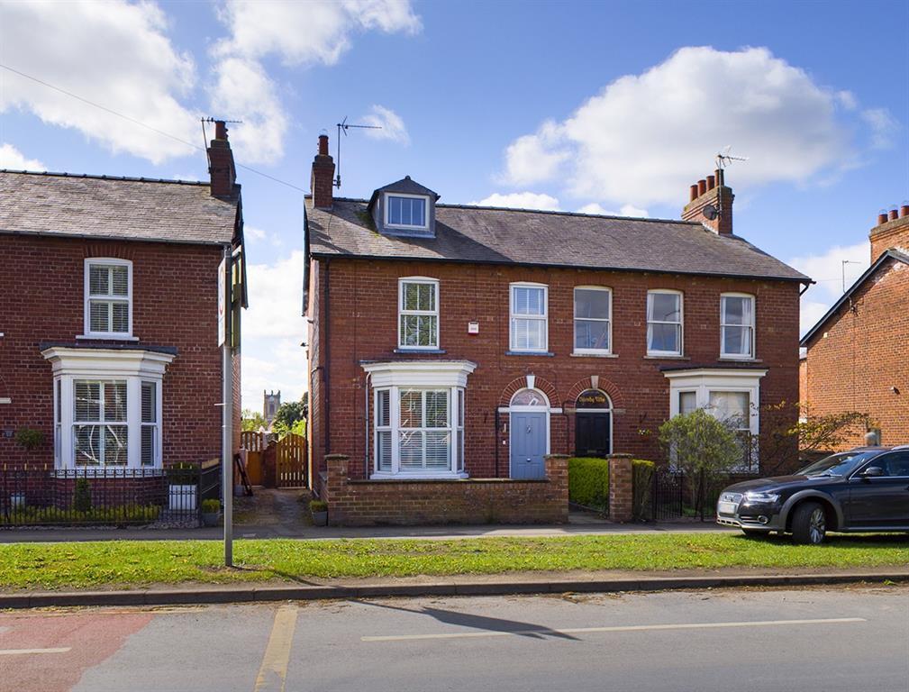 Garths End, Pocklington, York, YO42 2JA 3 bed semidetached house £