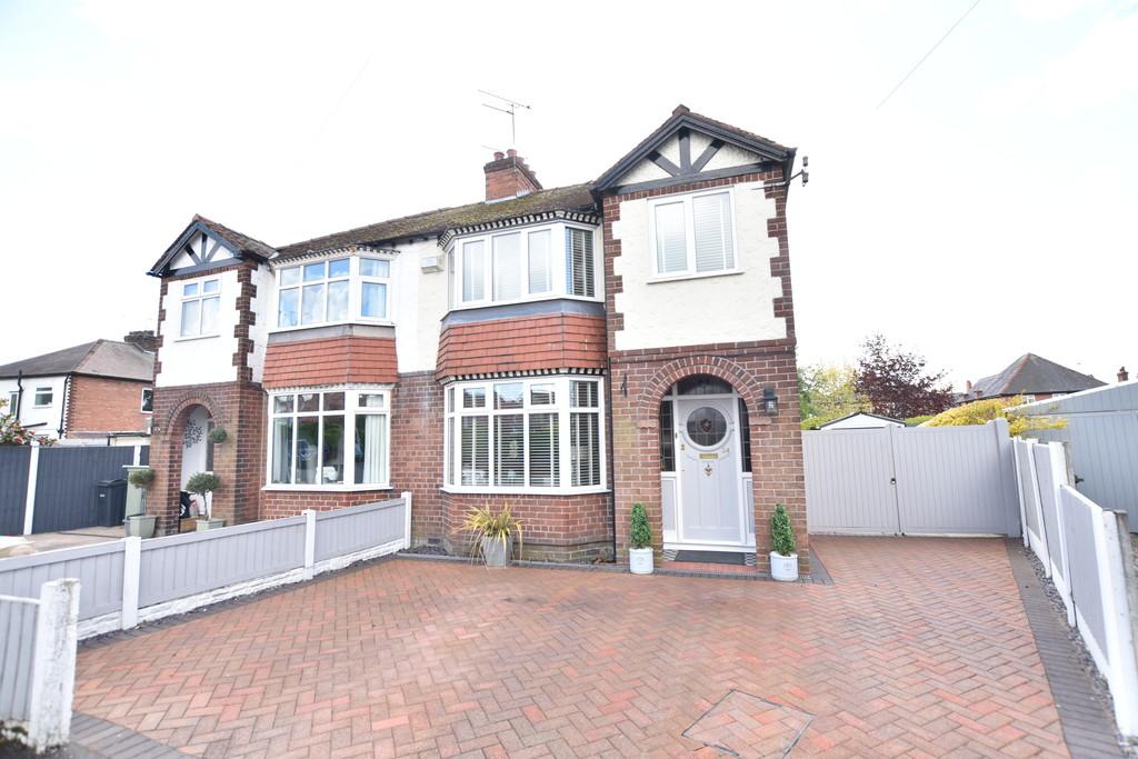 Shaftesbury Avenue, Vicars Cross 3 bed semidetached house for sale £