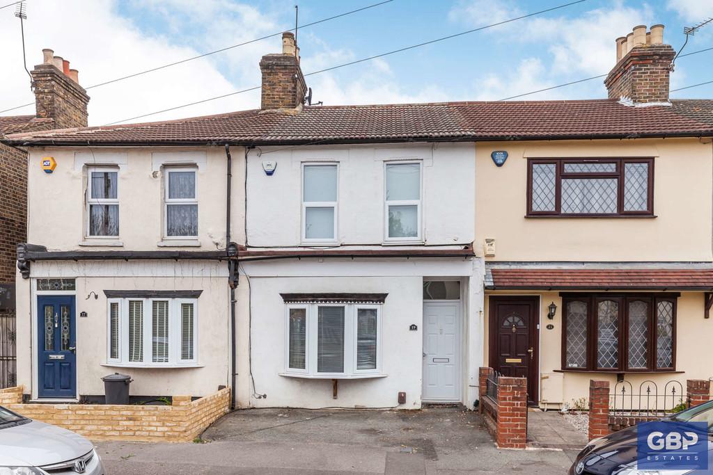 Street, Romford 2 bed terraced house £325,000
