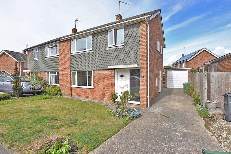 Mallings Drive, Bearsted ME14 3 bed semidetached house £350,000