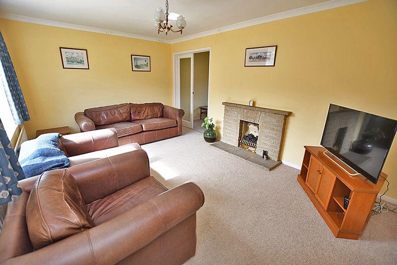 Mallings Drive, Bearsted ME14 3 bed semidetached house £350,000