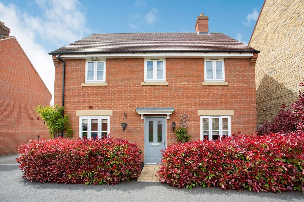 Walker Drive, Faringdon, SN7 4 bed detached house £400,000