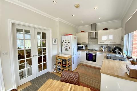 128 Handsworth Crescent, Sheffield, S9 4BR