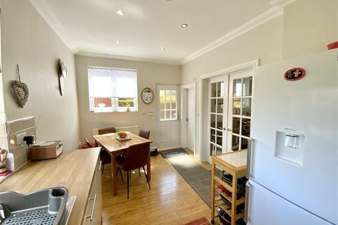 128 Handsworth Crescent, Sheffield, S9 4BR