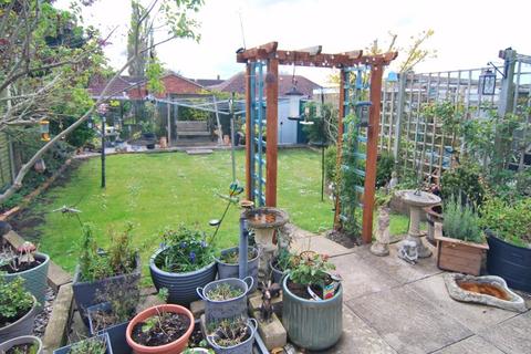 38 Beechcroft Road, Longlevens, Gloucester, GL2 9HF