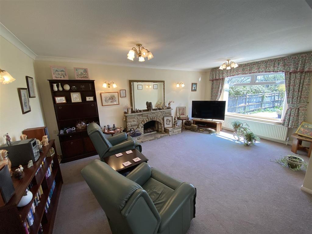 Collington Lane West, BexhillOnSea 3 bed detached house £695,000