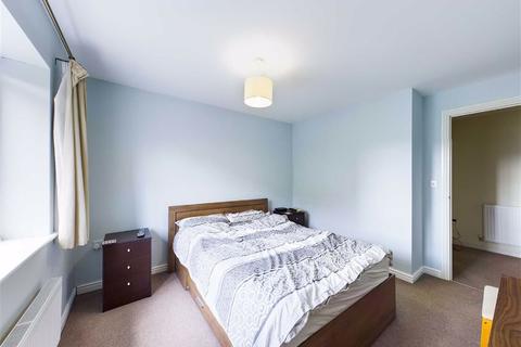 39 Greenways, Gloucester, GL4 3SA