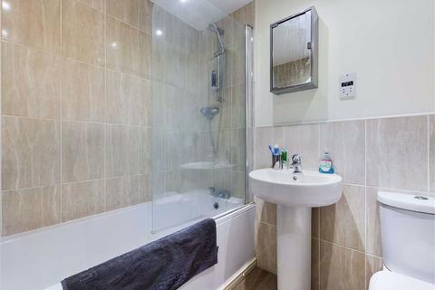 39 Greenways, Gloucester, GL4 3SA