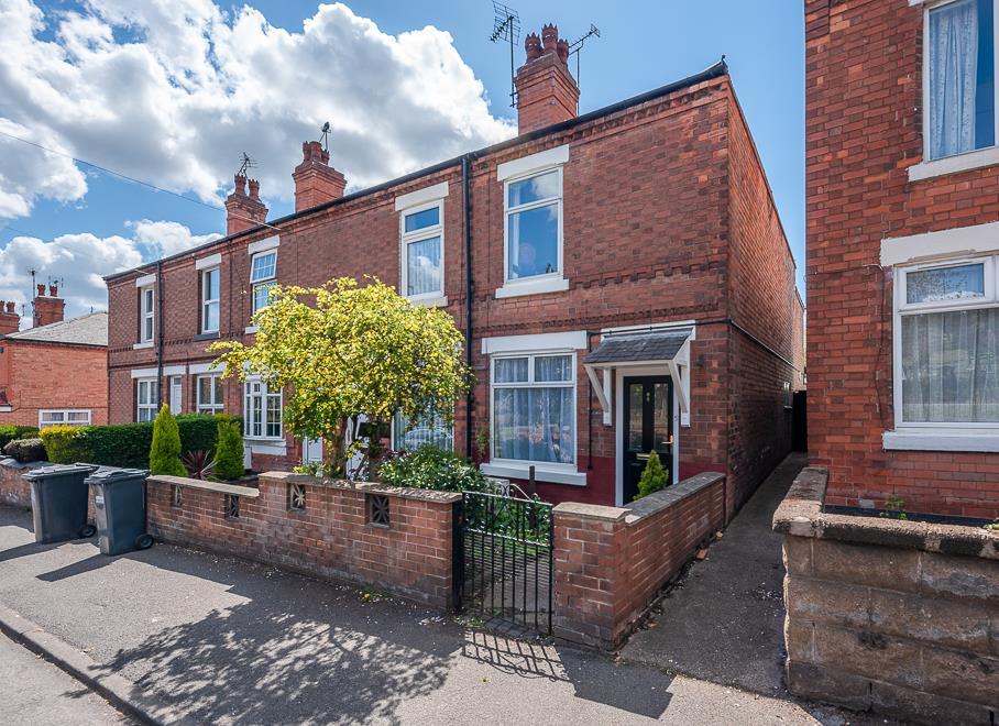 Cavendish Road, Carlton, Nottingham NG4 3 bed end of terrace house £