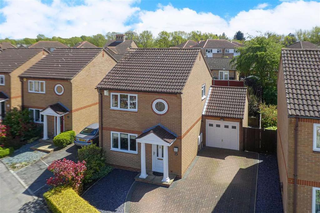 Eddington Court, Emerson Valley... 3 bed detached house £350,000