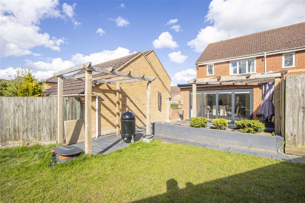 Cosway Place, Grange Farm, Milton Keynes 3 bed semidetached house £